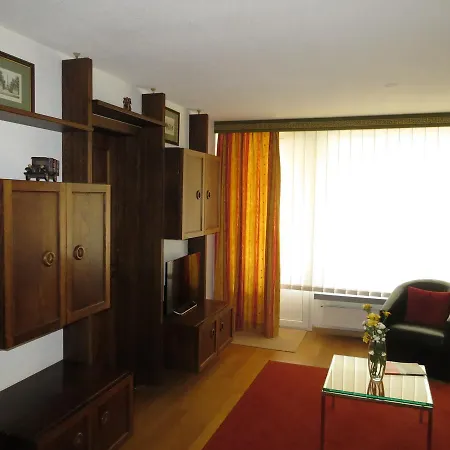 - Swimming Pool Available Lägenhetshotell 4*