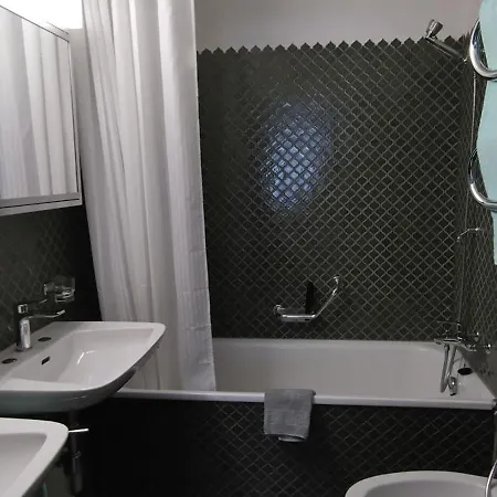 - Swimming Pool Available מלון דירות דאבוס