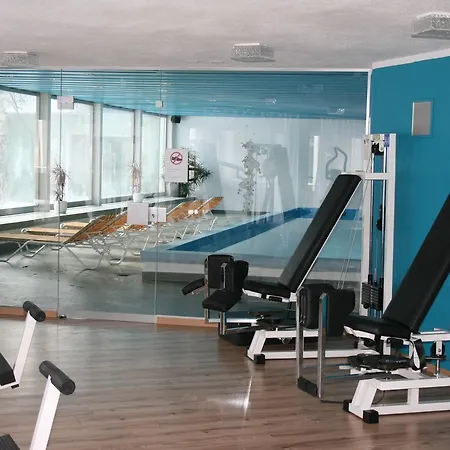 - Swimming Pool Available מלון דירות 4*