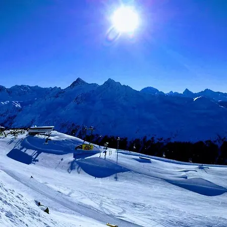 - Swimming Pool Available מלון דירות 4*